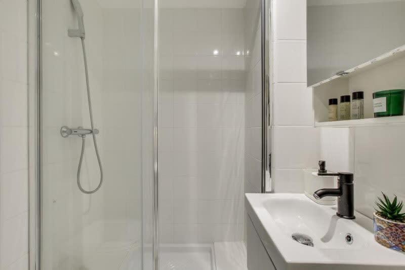 Appartement Modern French Studio Charm In The City *